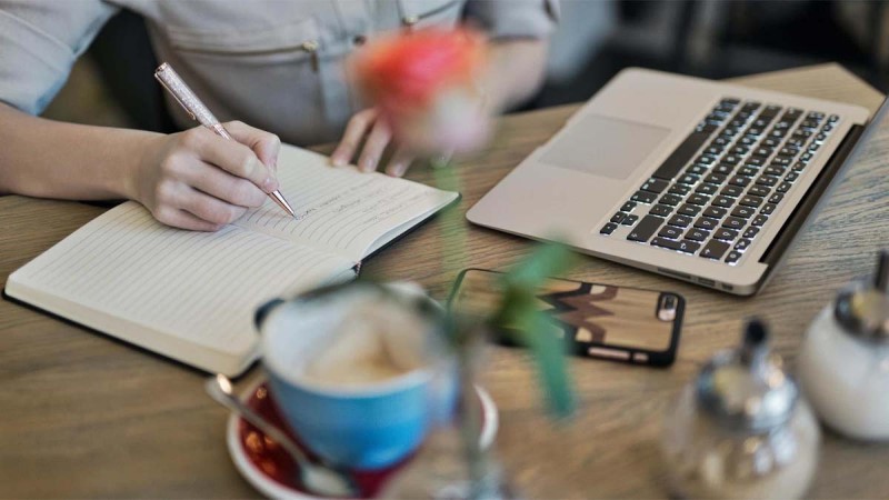 Cộng tác viên viết bài là công việc phù hợp với sinh viên năm nhất