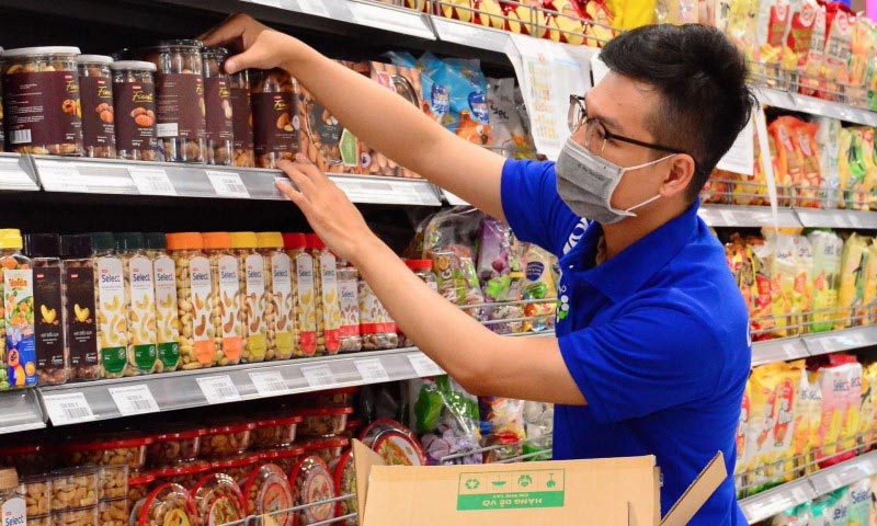 Làm việc tại các cửa hàng dịch vụ
