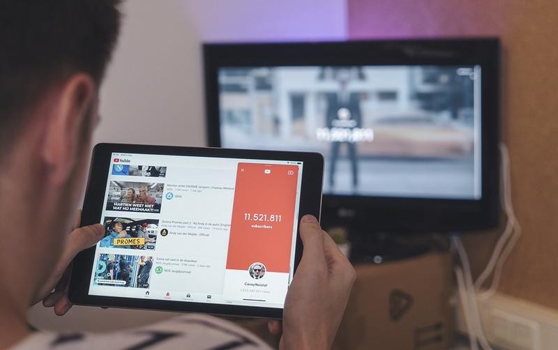 Liên kết với các Youtuber khác