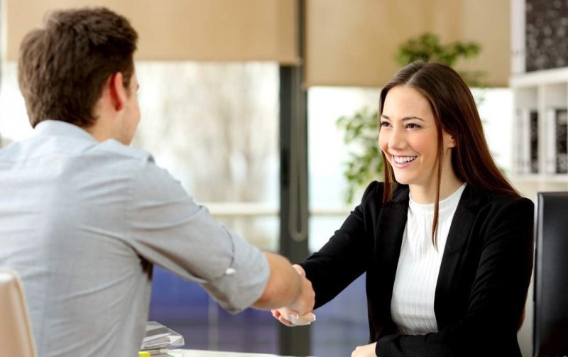 Nhân viên kinh doanh luôn cần kiến thức thực tế nhiều hơn là bằng cấp