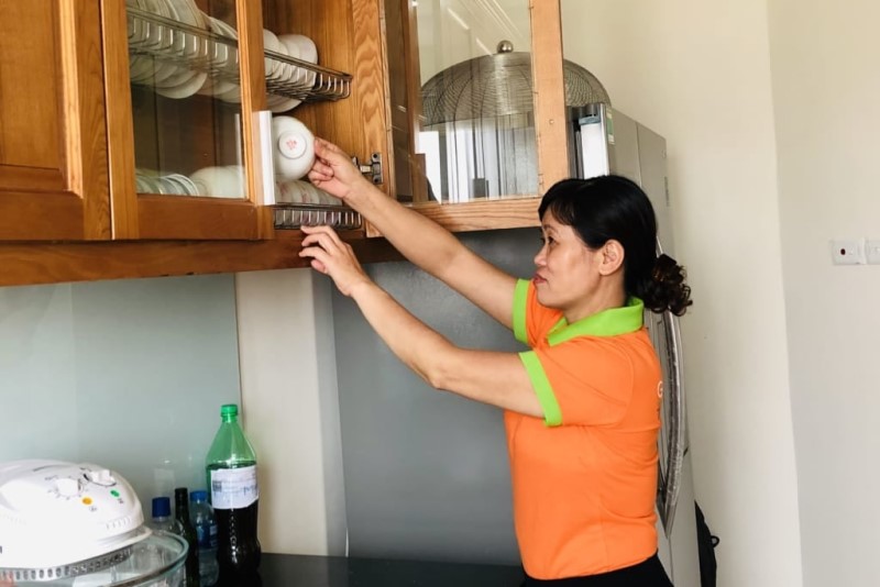 Làm bảo mẫu hoặc giúp việc gia đình