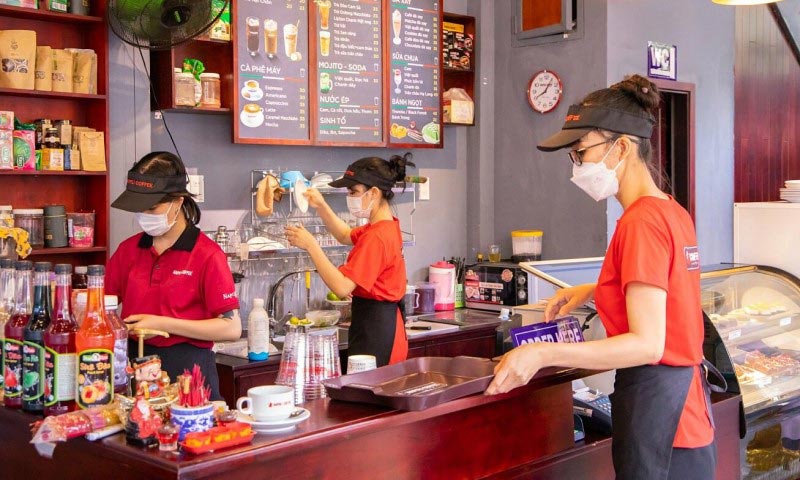 Nhân viên phục vụ quán cafe rất phù hợp với học sinh cấp 3 muốn làm thêm