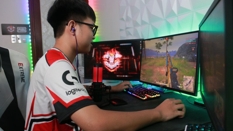 Kiếm tiền từ việc chơi game online đang là xu hướng mới của học sinh cấp 3