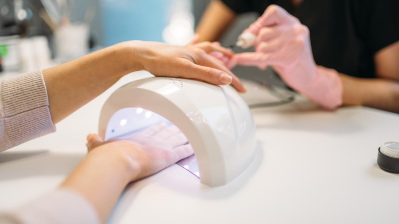 Máy làm nail, sơn móng tay đang được nhiều chị em ưa chuộng