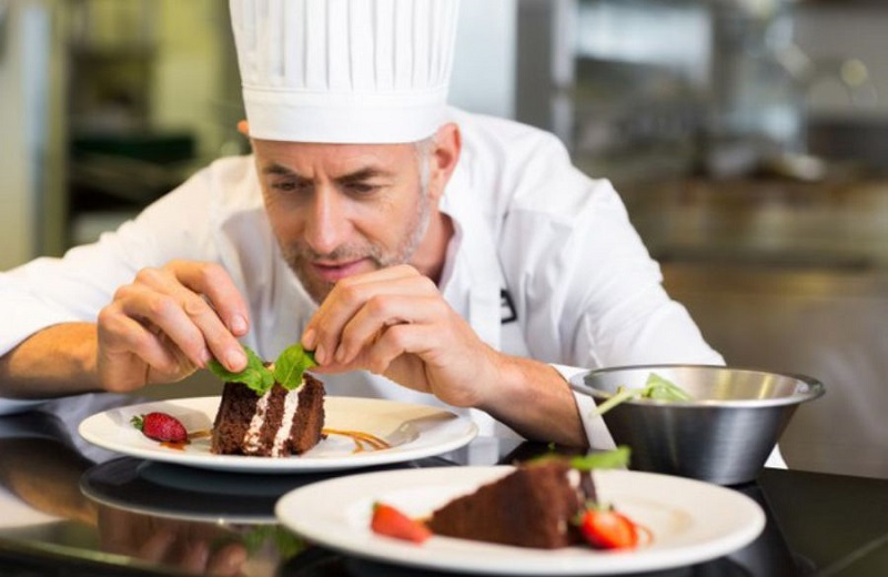 Nghề làm bánh, mặc dù có sự tương đồng với nghề đầu bếp, nhưng lại có những đặc điểm riêng biệt