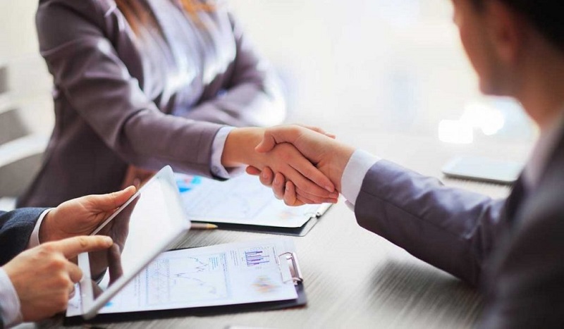 Trong số các ngành nghề không cần bằng đại học, khởi nghiệp kinh doanh là một xu hướng phổ biến mà nhiều bạn trẻ chọn lựa