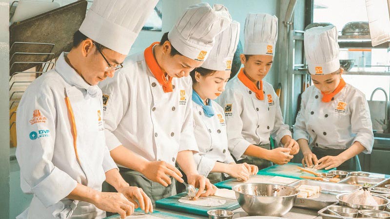 Đây là một trong những nghề lương cao không cần bằng đại học và phù hợp cho cả nam và nữ