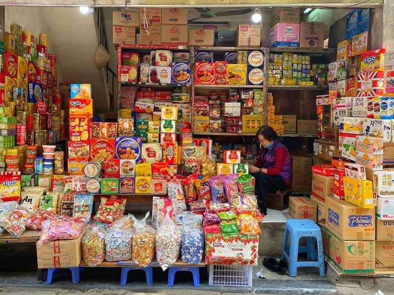 Nếu bạn có một diện tích mặt bằng gần chợ, thì việc mở cửa hàng tạp hóa là một lựa chọn tốt