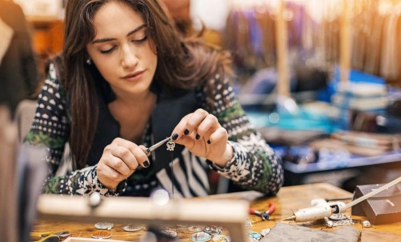 Sinh viên kinh doanh gì? Kinh doanh sản phẩm tự làm