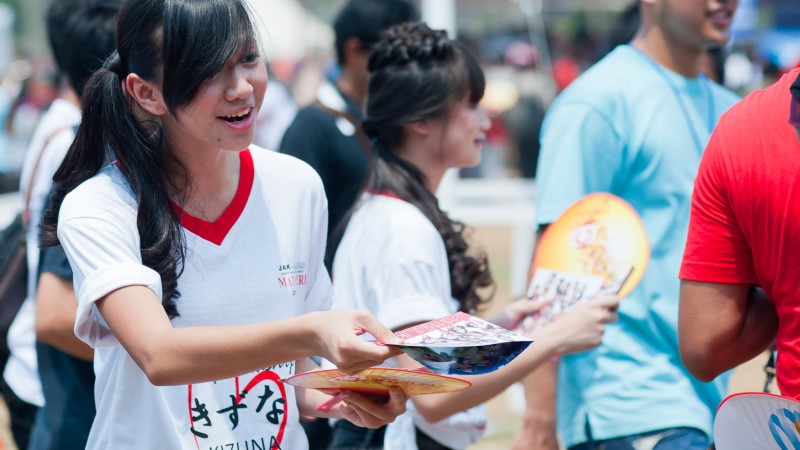 Công việc phát tờ rơi là một trong các việc làm part time cho sinh viên