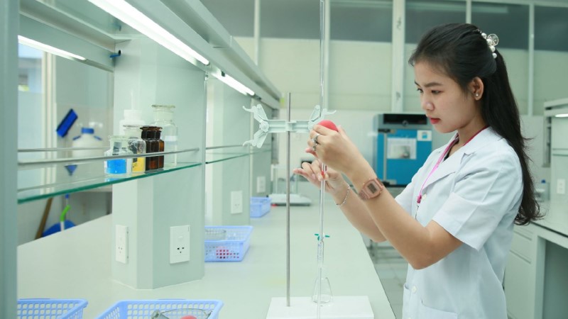 Kỹ thuật viên phòng nghiên cứu