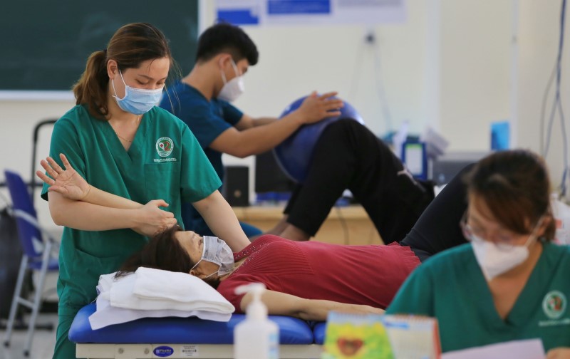 Nhân viên chăm sóc sức khỏe
