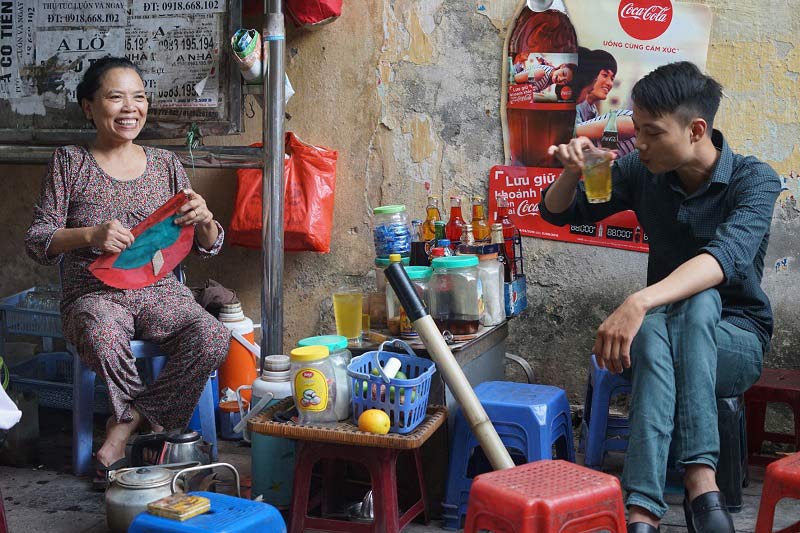 Với số vốn nhỏ hơn 20 triệu, bạn có thể đảm bảo lợi nhuận với mô hình quán trà đá vỉa hè