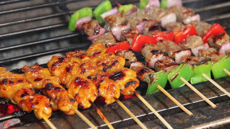 Kinh doanh nước uống và đồ ăn vặt tại vỉa hè